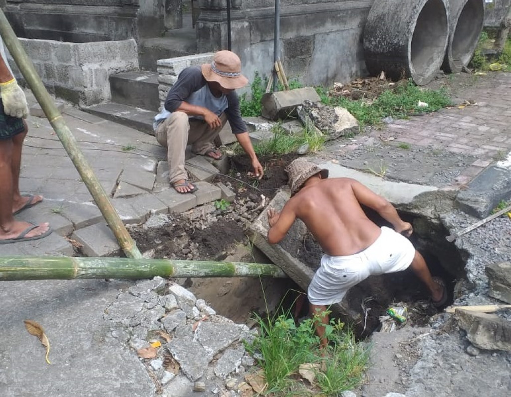 Perbaikan Jalan Lingkungan yang rusak